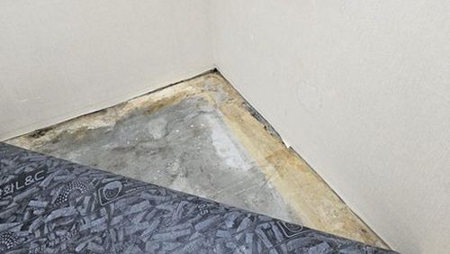 대덕구 누수탐지 배관 검사 결과에 따라 누수 부위를 보수하고 압력을 확인하는 모습